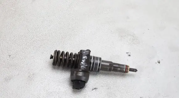 Volkswagen Caddy Fuel injector 038130073BN 0414720313