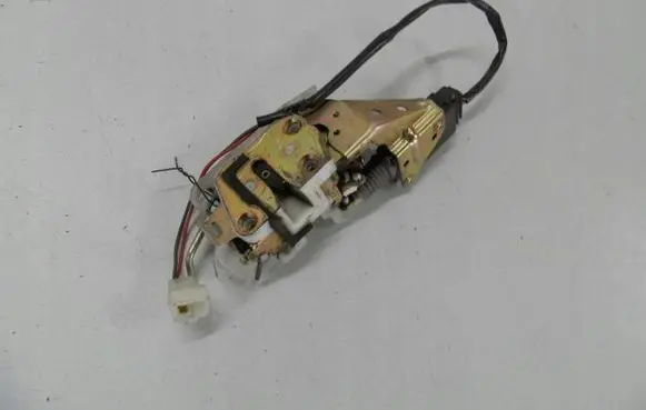Mazda 323 F Front door lock 