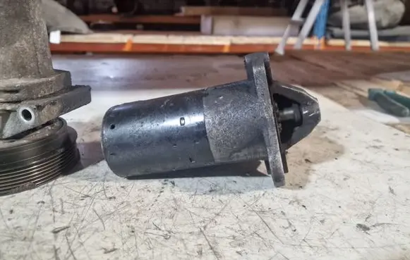 Nissan Juke I F15 Starter motor