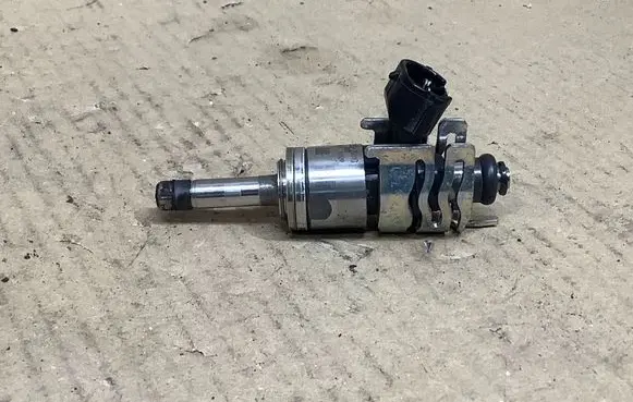 Fuel injector