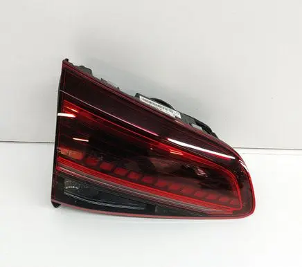 Tailgate rear/tail lights