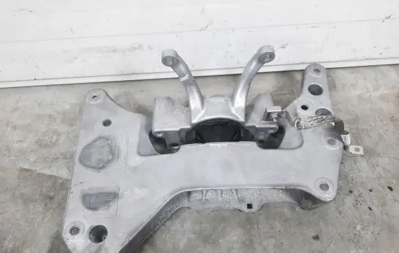 BMW 4 G22 G23 G24 G26 Gearbox mounting bracket 9485331