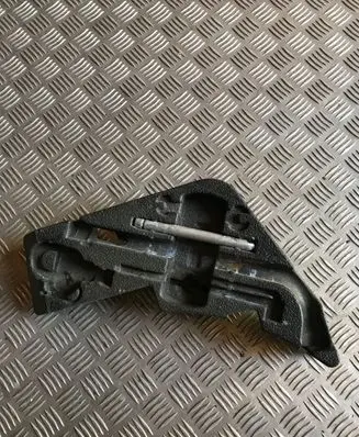 Volkswagen Touareg I Tool set 7L0012113