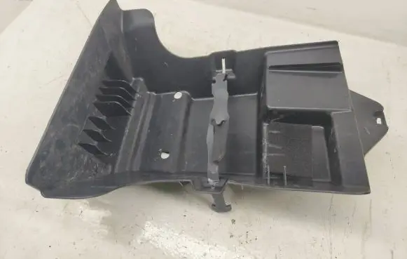 Volkswagen PASSAT B5.5 Other trunk/boot trim element 3B9867705
