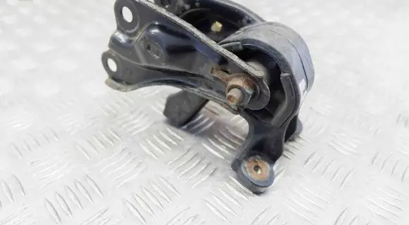 Honda CR-V Rear differential mounting bracket 