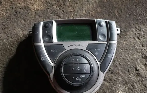 Citroen C8 Climate control unit 9140010393
