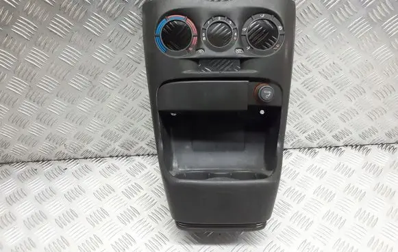 Fiat Punto (188) Radio/GPS head unit trim 225385