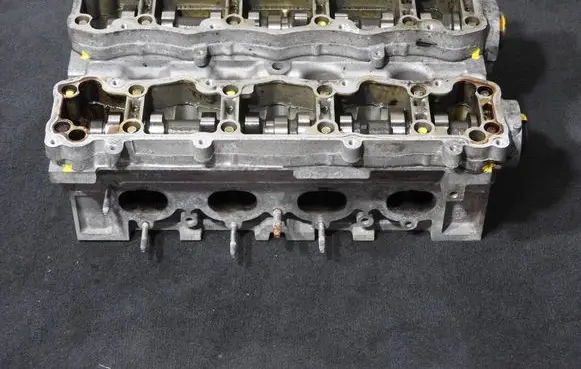 Peugeot 307 Engine head 9636076010 0200AZ