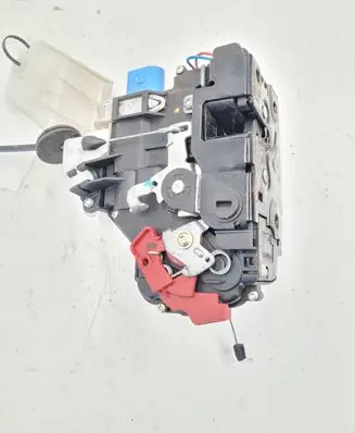 Volkswagen Golf VI Rear door lock 7L0839015D