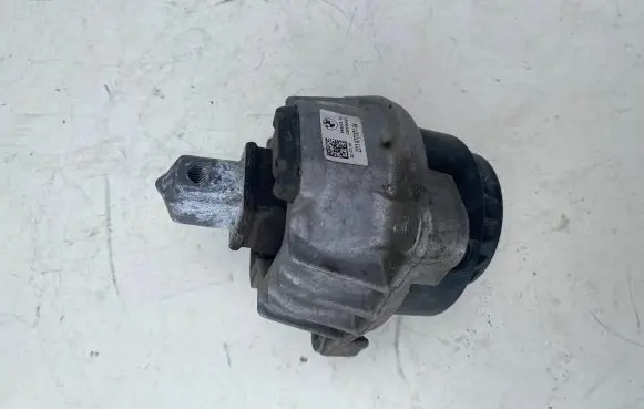 BMW 5 F10 F11 Engine mount bracket 6777371 68623513