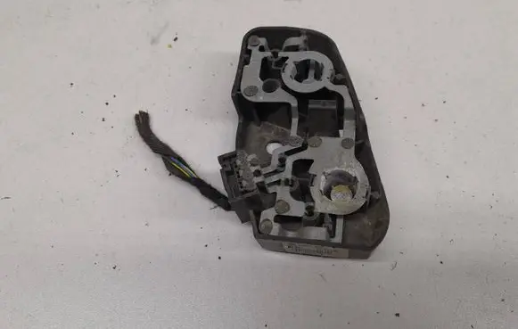 BMW 3 E46 Tail light bulb cover holder 6907937 050643