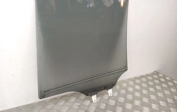 Rear door window glass