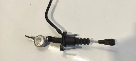 Opel Astra G Clutch master cylinder 