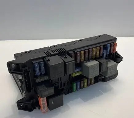 Mercedes-Benz CLS C219 Fuse module 2115453801 A2115453801