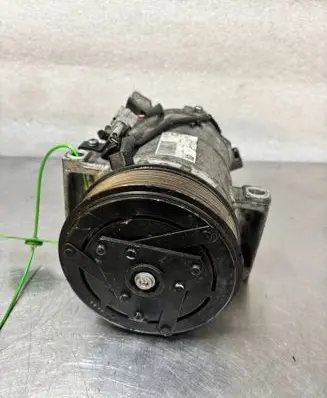 Renault Captur Air conditioning (A/C) compressor (pump) 926000734R