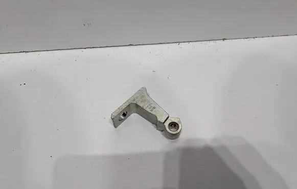 Volkswagen PASSAT B8 Rear door lower hinge 8V5833404C A046574