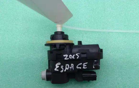 Headlight level adjustment motor