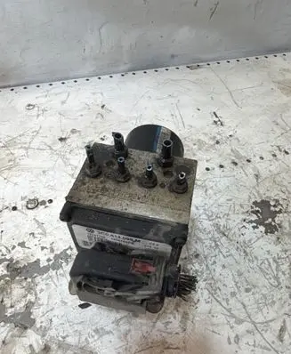 Volkswagen PASSAT B6 ABS Pump 3C0614095M 15747702 15747502B