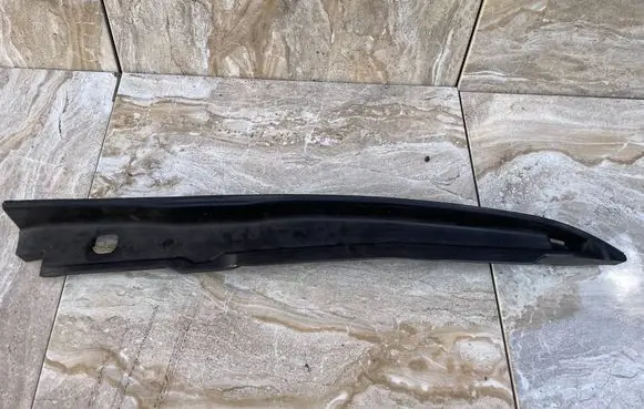 Maserati Ghibli Fender end trim 670009239