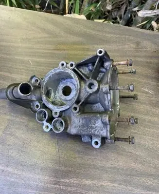 Mercedes-Benz E W124 Thermostat housing 6062010001