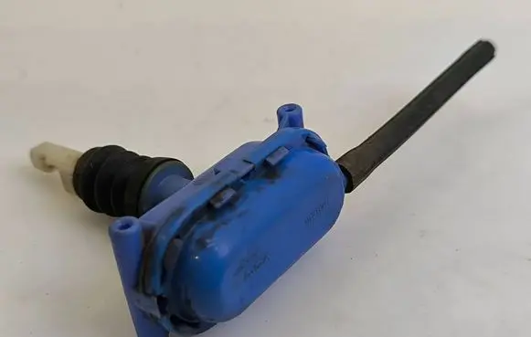 Audi 100 200 5000 C3 Central locking vacuum pump 443862153B 0235233