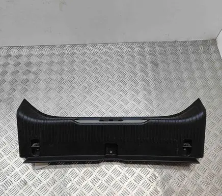Trunk/boot sill cover protection