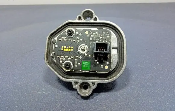 Volvo S90, V90 Voltage converter/converter module 