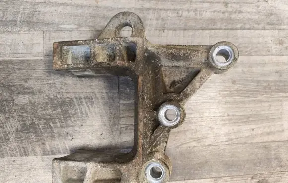Chrysler Town u0026 Country V Gearbox mounting bracket 04721335A 72339