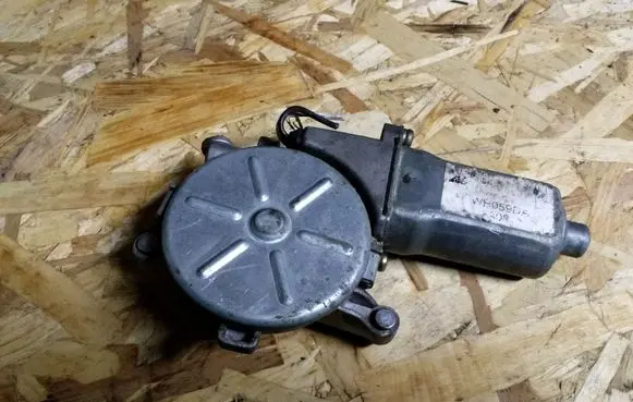 KIA Rio Front door window regulator motor WH059DA