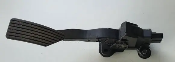 Mitsubishi Outlander Accelerator throttle pedal 1600A115