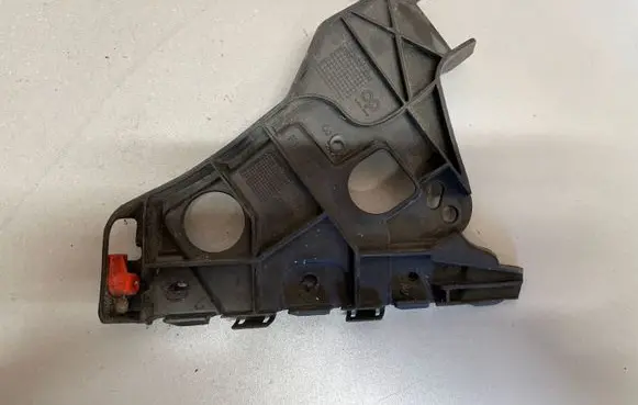 Opel Astra J Front bumper mounting bracket 13264474