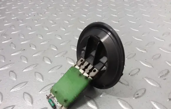 Skoda Rapid (NH) Heater blower motor/fan resistor 12375