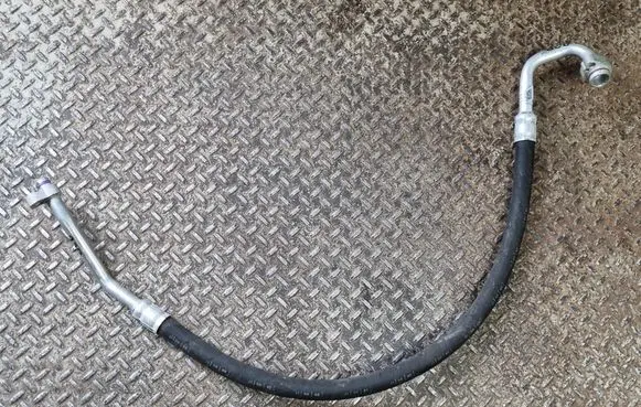 Air conditioning (A/C) pipe/hose