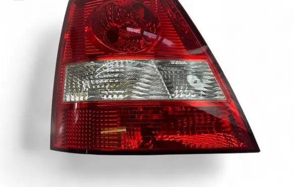 KIA Sorento Rear/tail lights E138362