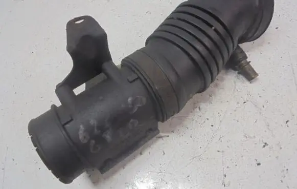 Mazda 626 Mass air flow meter E5T50571