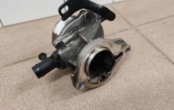 Nissan Note (E11) Vacuum pump 8200521381