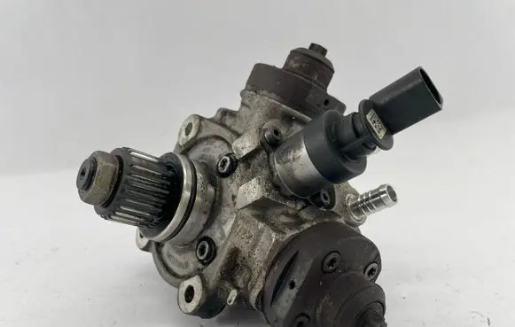 Audi Q5 SQ5 8R Fuel injection high pressure pump 0445010683