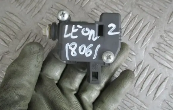 Seat Leon (1P) Fuel tank cap lock 1M0959781A