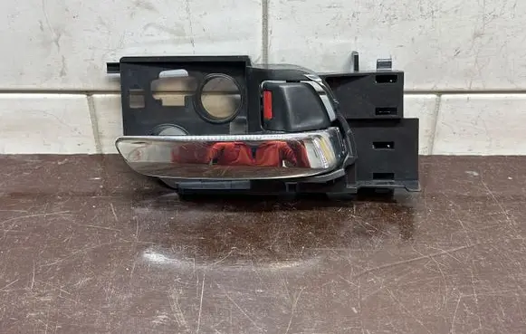 Honda HR-V Front door interior handle 