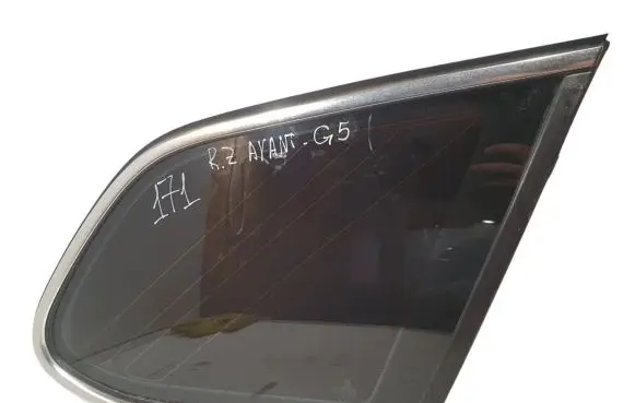 Volkswagen Golf V Rear side window 43R004584 E000266