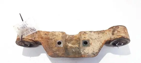 Subaru Legacy Engine mount bracket