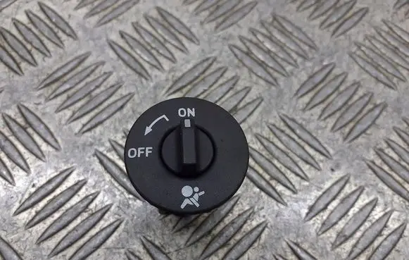 Renault Clio III Passenger airbag on/off switch 8200169589C