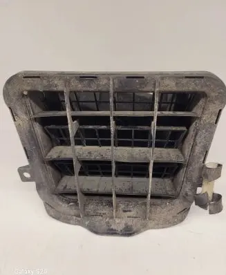 Quarter panel pressure vent