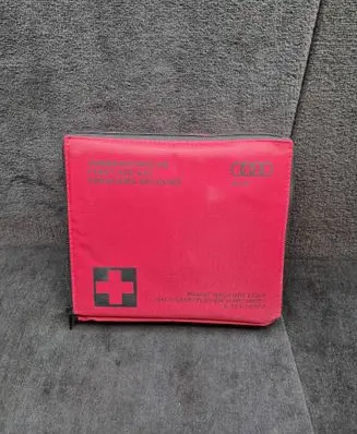 Audi A6 S6 C7 4G First aid kit 8P0860282A