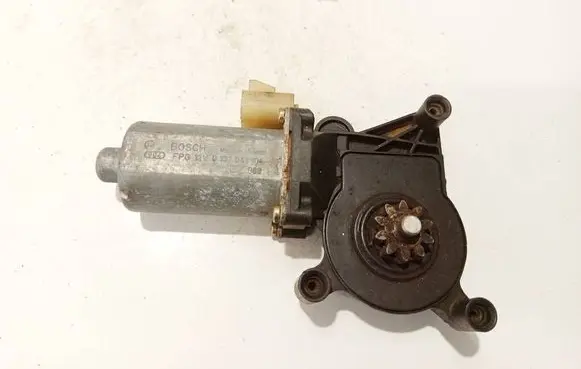 Mercedes-Benz ML W163 Front door window regulator motor 9137041104