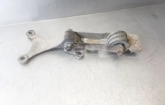 Volvo S80 Engine mount bracket 9179014