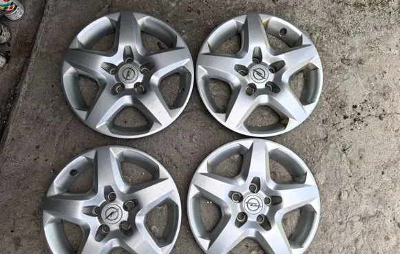 Opel Astra H R16 wheel hub/cap/trim 13240543QE