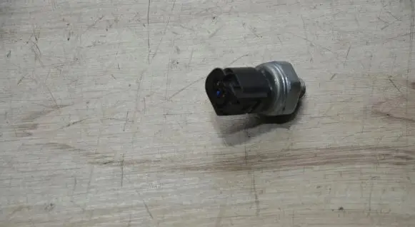 BMW 2 F45 Oil pressure sensor 1277642