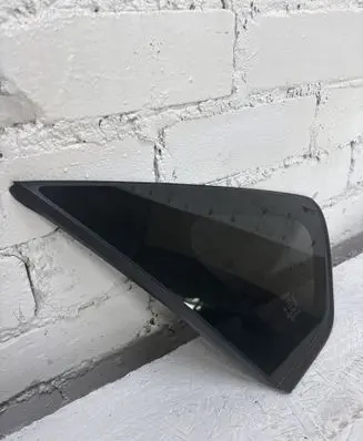 Toyota Prius (XW30) Rear side window