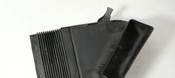 Audi A4 S4 B7 8E 8H Air intake duct part 8E0129617D